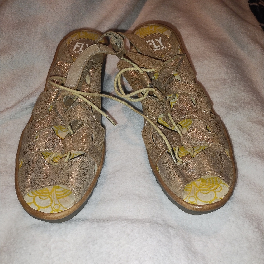 Fly London Yexa 916 Tan Metallic Lace Up Wedge SandalsSize 40  EUC OBO